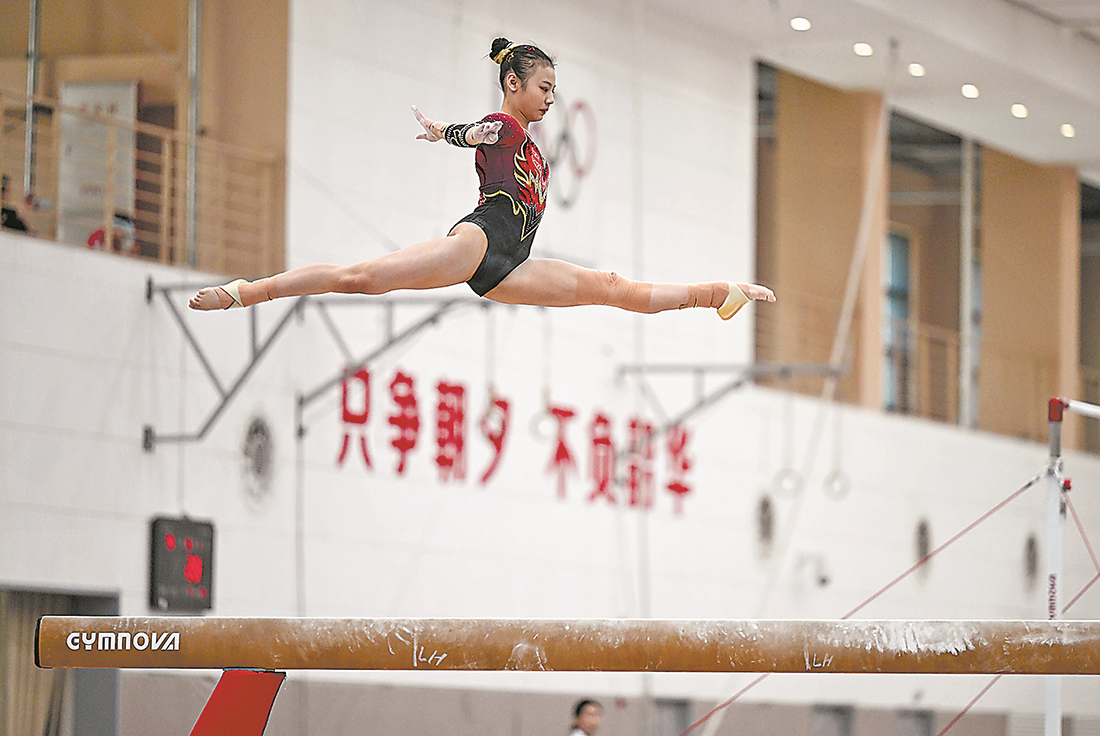 全国体操锦标赛丨杨凡予微获女子高低杠决赛冠军